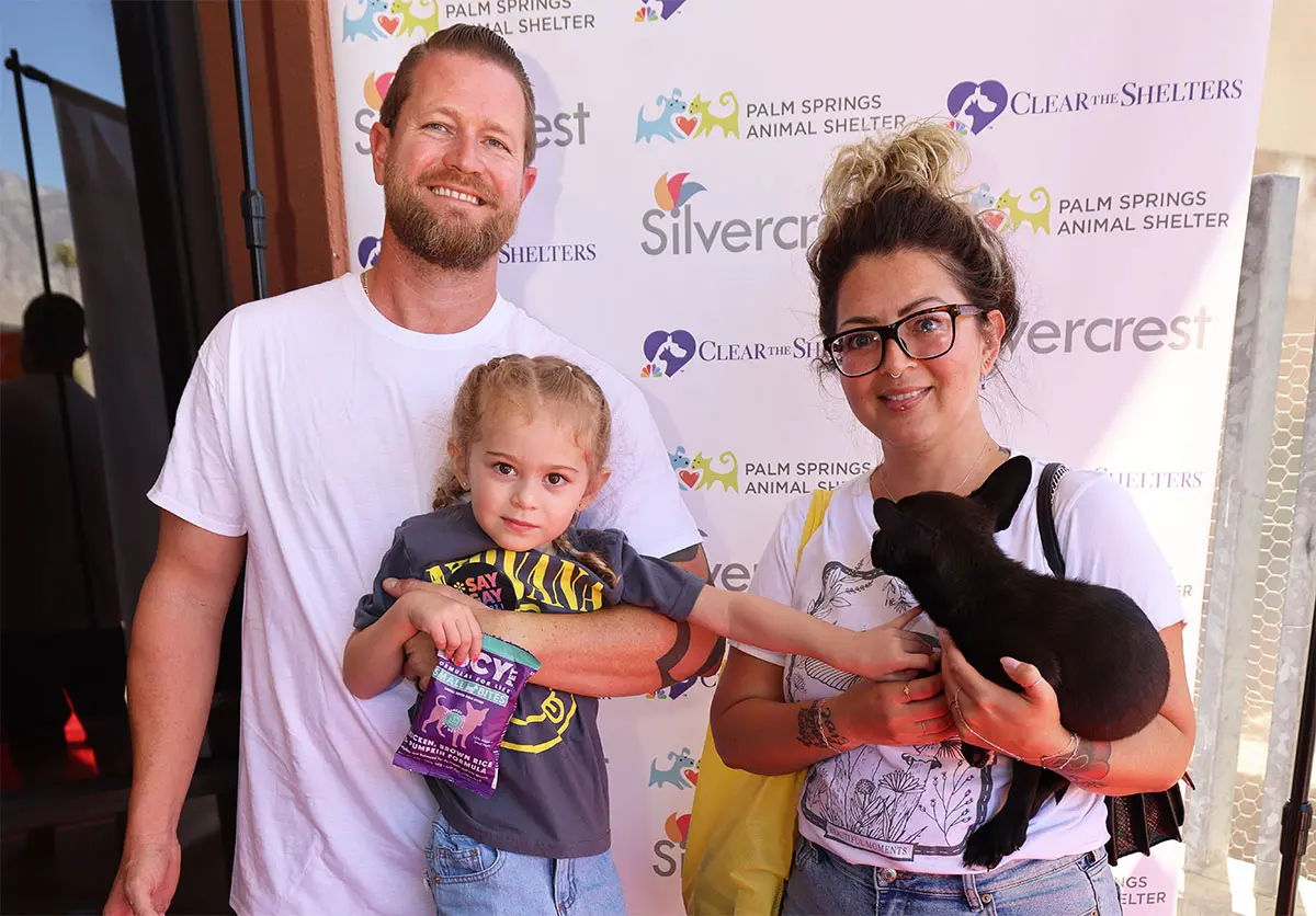 Paws & Reflect the Joy of the Holidays By Donating!