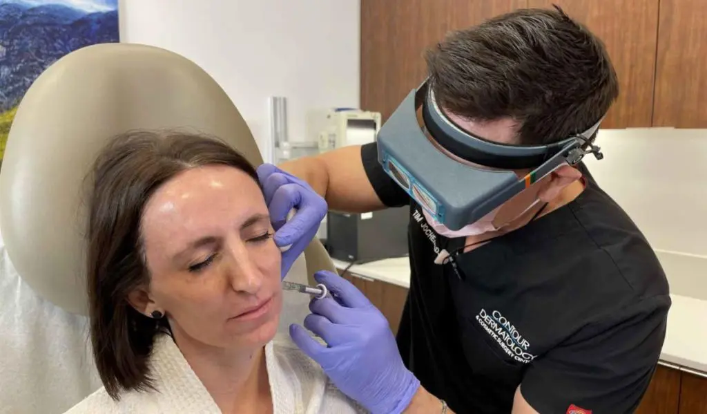 Dr Jochen Injecting Filler